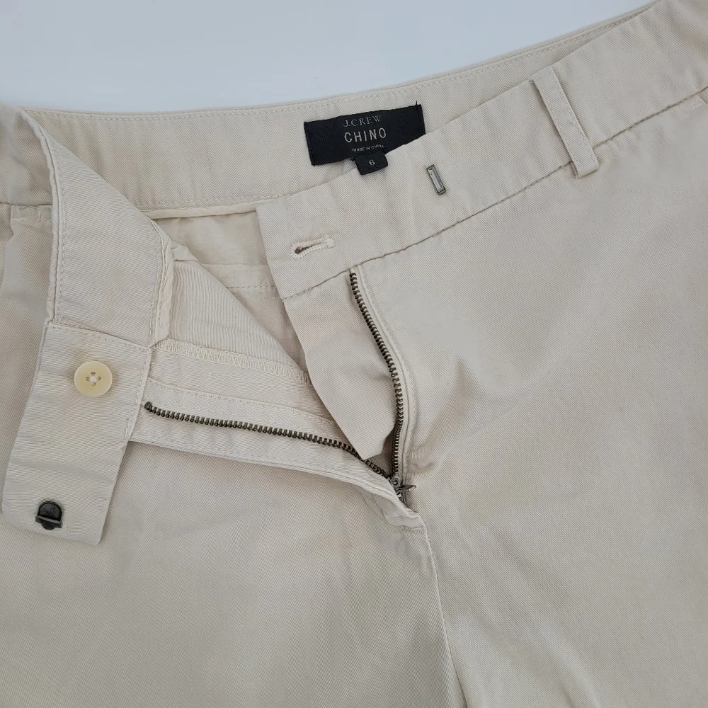 J.Crew Women's 100% Cotton Cream Color Chino Shorts With Pockets